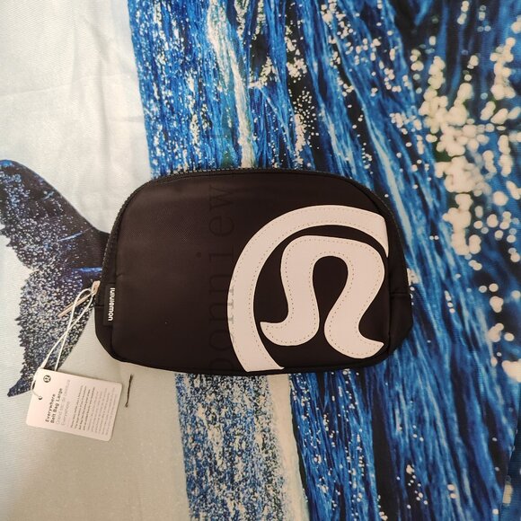 Lululemon Everywhere Belt Bag Large 2L - Picture 1 of 4